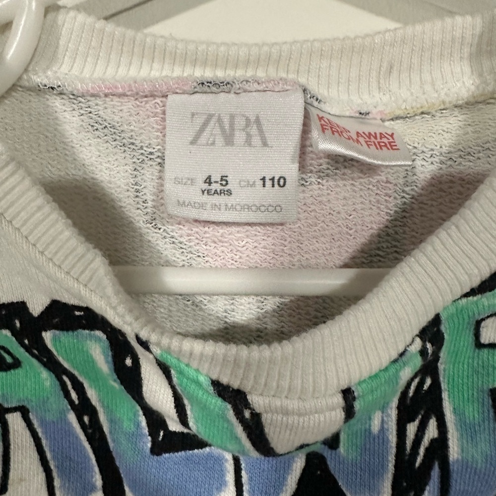 Zara Girls Graffiti Crewneck Sweatshirt Flower 4-5 Fits Small - Picture 4 of 5